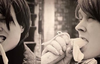 Sarah Lucas, w obliczu lustra
