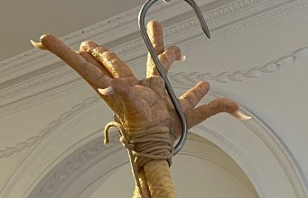 Ron Mueck, Teresa Pągowska, dwa rozmiary