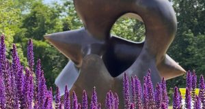 Henry Moore w Kew Gardens