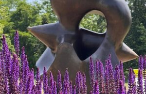 Henry Moore w Kew Gardens